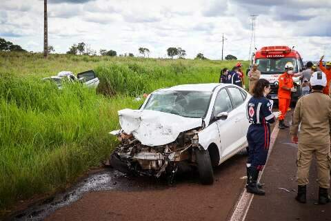 Acidente na BR-262 mata idoso e crian&ccedil;a durante ultrapassagem em Campo Grande
