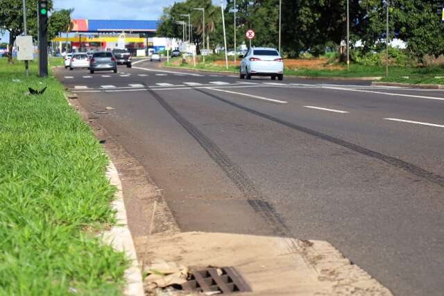 Motorista freia, mas n&atilde;o consegue evitar acidente e deixa mulher em estado grave
