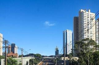 Ver&atilde;o come&ccedil;a com calor e alerta para chuvas intensas e ventos fortes