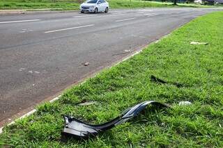 Condutor freia por 90 metros, atropela e deixa mulher em estado greve