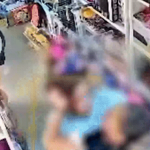 Mulheres saem no soco ap&oacute;s confus&atilde;o por venda em camel&oacute;dromo