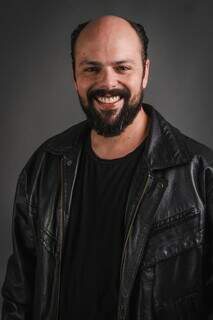 Andr&eacute; saiu do arm&aacute;rio com HIV para que ningu&eacute;m deixe de viver 