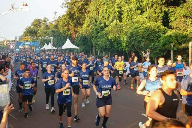 Corrida solid&aacute;ria arrecada quase 150 pares de t&ecirc;nis para projeto social em MS