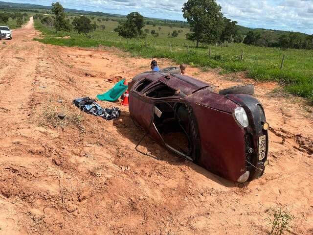 Adolescente de 16 anos tem cabe&ccedil;a esmagada por carro em capotagem