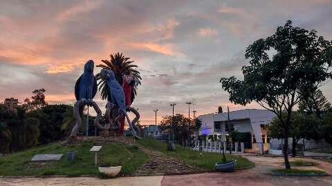 Meteorologia indica calor e possibilidade de chuvas no in&iacute;cio de semana