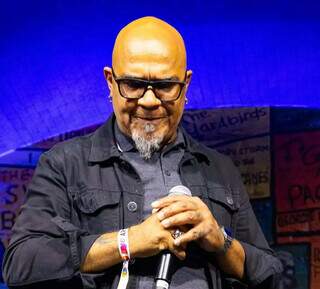 &Iacute;cone do punk, Clemente teve rasgo na aorta e diz que &ldquo;renasceu&rdquo; em Campo Grande