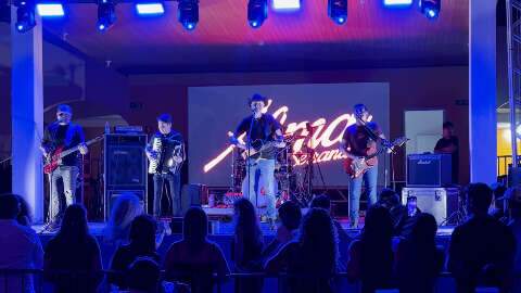 Nostalgia e dan&ccedil;a marcam o retorno dos bailes do R&aacute;dio Clube Campo