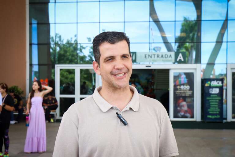 Pai que já se vestiu de Axl Rose para filha madruga para garantir ingresso