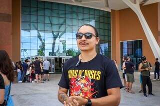 Pai que j&aacute; se vestiu de Axl Rose para filha madruga para garantir ingresso