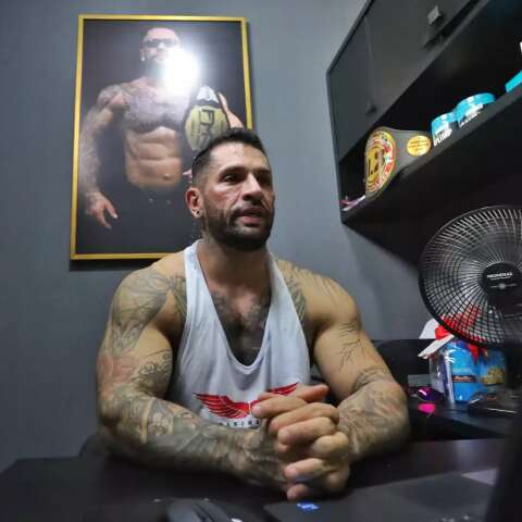 "Uma hora a conta chega&rdquo;, diz influenciador doente ap&oacute;s ciclos de anabolizantes