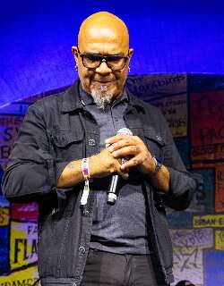 &Iacute;cone do punk, Clemente teve rasgo na aorta e diz que &ldquo;renasceu&rdquo; em Campo Grande