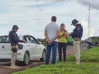 Sem CNH, motorista d&aacute; &ldquo;migu&eacute;&rdquo;, liga carro e tenta fugir de abordagem da PRF