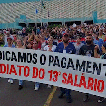 Sem 13&ordm;, funcion&aacute;rios da Santa Casa param atividades e saem em protesto