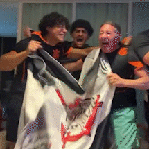 Pol&iacute;tica come&ccedil;a f&eacute;rias de preto, branco e t&iacute;tulo na m&atilde;o 