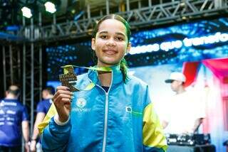 Corrida solid&aacute;ria arrecada quase 150 pares de t&ecirc;nis para projeto social em MS