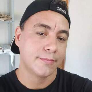 Homem que estuprou crian&ccedil;a por cinco anos &eacute; procurado pela pol&iacute;cia