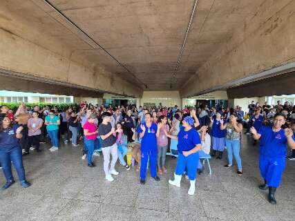 Assim como m&eacute;dicos, funcion&aacute;rios da Santa Casa tamb&eacute;m entram na justi&ccedil;a por 13&deg;