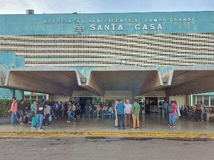 Funcion&aacute;rios da Santa Casa entram no 2&ordm; dia de protestos por 13&ordm; sal&aacute;rio