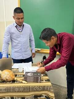 J&uacute;nior conclui Direito com TCC apresentado em l&iacute;ngua ind&iacute;gena