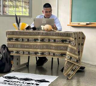 J&uacute;nior conclui Direito com TCC apresentado em l&iacute;ngua ind&iacute;gena