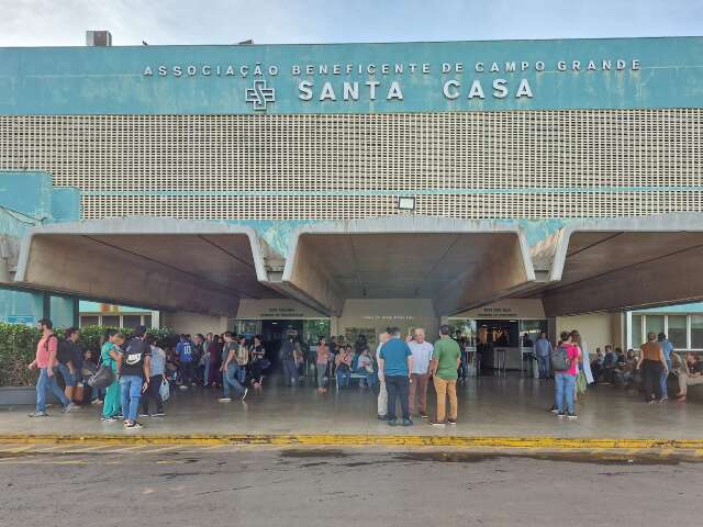 Funcion&aacute;rios da Santa Casa entram no 2&ordm; dia de protestos por 13&ordm; sal&aacute;rio