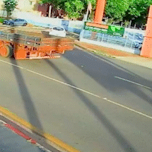 C&acirc;mera flagrou acidente que matou motociclista na Av. Bandeirantes