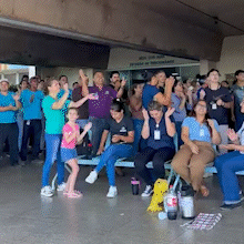 Trabalhadores voltam a protestar na Santa Casa e PM &eacute; chamada para conter &acirc;nimos