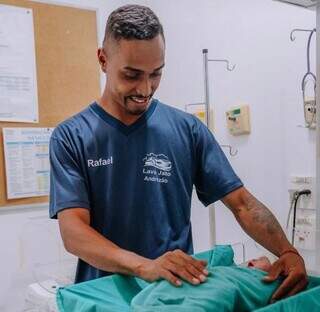 Tatiane n&atilde;o sabia que estava gr&aacute;vida e teve g&ecirc;meas no susto em escrit&oacute;rio