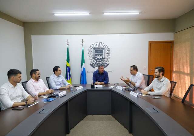 Riedel se re&uacute;ne com equipe econ&ocirc;mica para &uacute;ltima reuni&atilde;o do ano