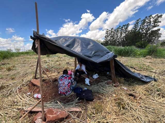 Ind&iacute;genas acampam em &aacute;rea de polo empresarial em Campo Grande
