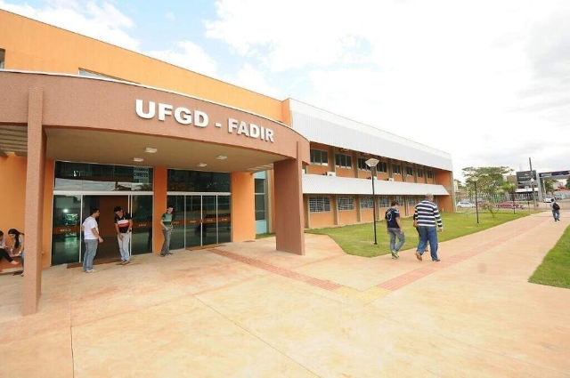 Falta de op&ccedil;&atilde;o para g&ecirc;nero n&atilde;o bin&aacute;rio na matr&iacute;cula leva universidade ao MPF