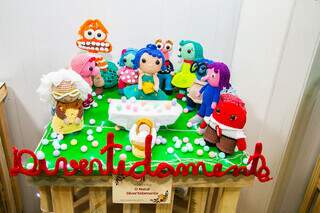 Com t&eacute;cnica de fam&iacute;lia, artes&atilde; juntou Natal e Divertamente em pres&eacute;pio