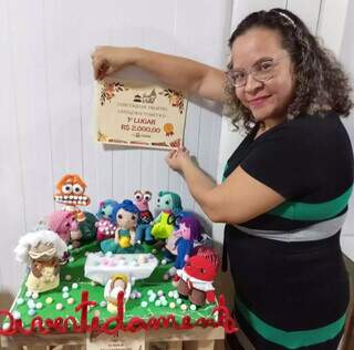 Com t&eacute;cnica de fam&iacute;lia, artes&atilde; juntou Natal e Divertamente em pres&eacute;pio