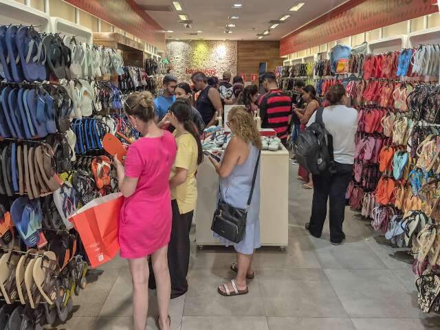 Conservadora nas urnas, Campo Grande ignora boicote e mant&eacute;m chinelo em alta