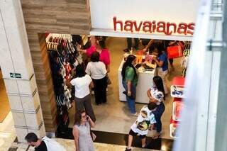 Conservadora nas urnas, Campo Grande ignora boicote e mant&eacute;m chinelo em alta