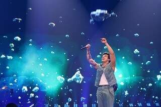 Luan Santana entra na lista de especiais natalinos da TV