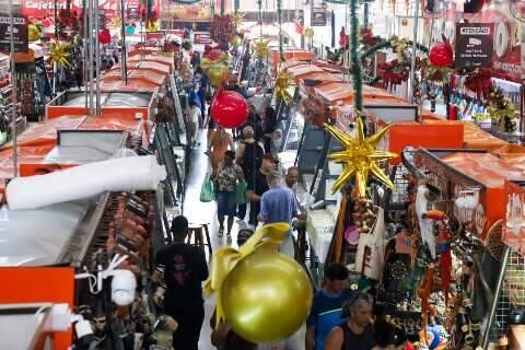 Compras de &uacute;ltima hora d&atilde;o f&ocirc;lego para comerciantes no centro da cidade