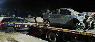 Motorista capota ao fugir da PRF, destr&oacute;i ve&iacute;culo roubado e sai ileso