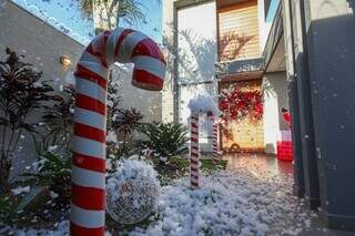 Casa ganhou neve para encantar noite de Natal no Rita Vieira 