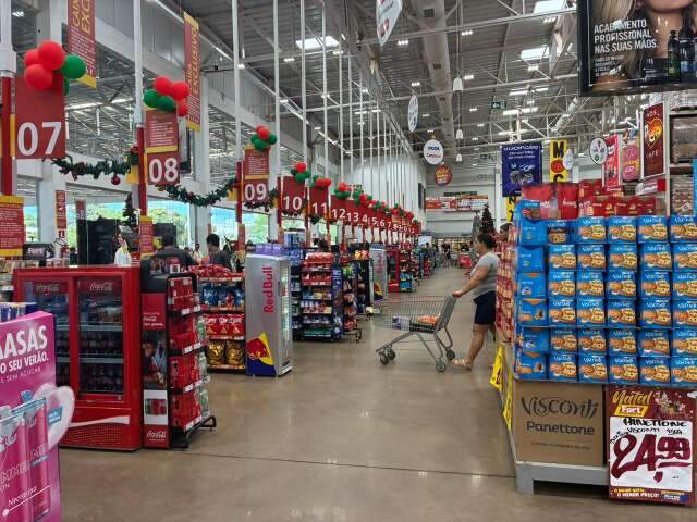 Movimento cai no almo&ccedil;o e surpreende quem foi ao mercado na v&eacute;spera de Natal