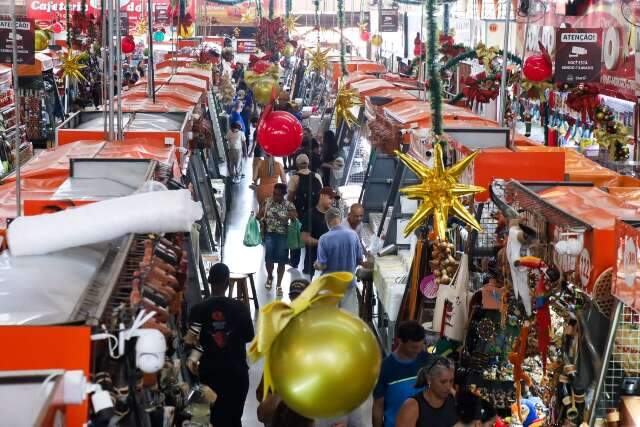 Compras de &uacute;ltima hora d&atilde;o f&ocirc;lego para comerciantes no centro da cidade