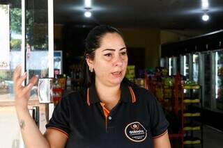 Em &ldquo;jogo de empurra&rdquo; sobre poda, mato alto domina cal&ccedil;adas da Orla Morena 