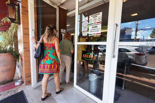 Nem supermercados abrem hoje, mas poucos com&eacute;rcios seguem firmes em pleno Natal