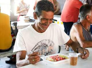 &ldquo;Coisas que alegram a gente&rdquo;: volunt&aacute;rios transformam Natal no antigo Cetremi