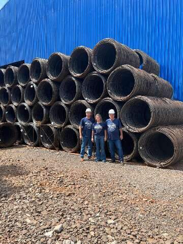 Filha de catador teve a ideia e fam&iacute;lia foi da reciclagem &agrave; ind&uacute;stria do ferro