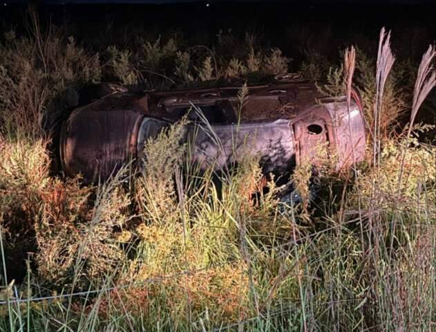Motorista &eacute; arremessado durante capotagem e morre em estrada
