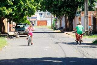 Quando o tr&aacute;fico dita a rotina, fam&iacute;lias criam filhos sob vigil&acirc;ncia di&aacute;ria