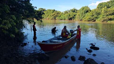  Rapaz de 20 anos morre afogado ao nadar no Rio Brilhante