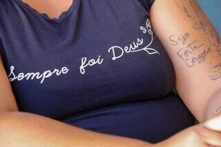 Quando o tr&aacute;fico dita a rotina, fam&iacute;lias criam filhos sob vigil&acirc;ncia di&aacute;ria