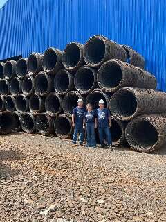 Filha de catador teve a ideia e fam&iacute;lia foi da reciclagem &agrave; ind&uacute;stria do ferro